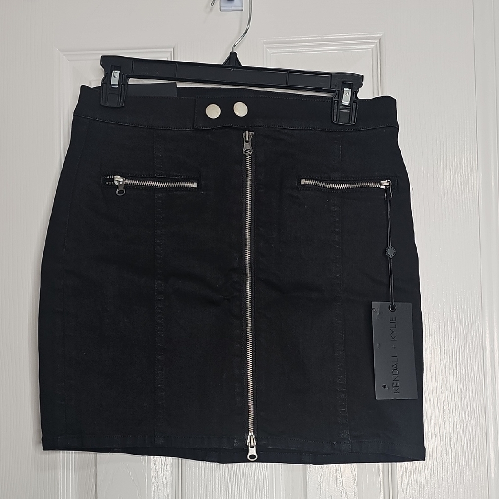 Kendall‎ & Kylie Black Mini Skirt with Zipper Accents Casual & Edgy